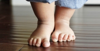 Как определить мерзнут ли ножки у ребенка?!